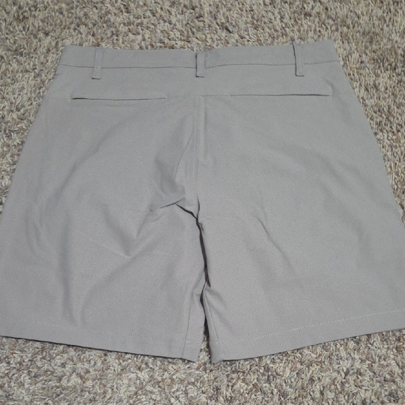 *NWT* Fabletics The Don 8" Inseam Shorts - Men's Khaki, Size 32 - Picture 6 of 11